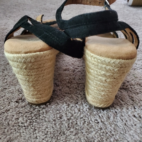 Soft Strap Wedges - Picture 2 of 5